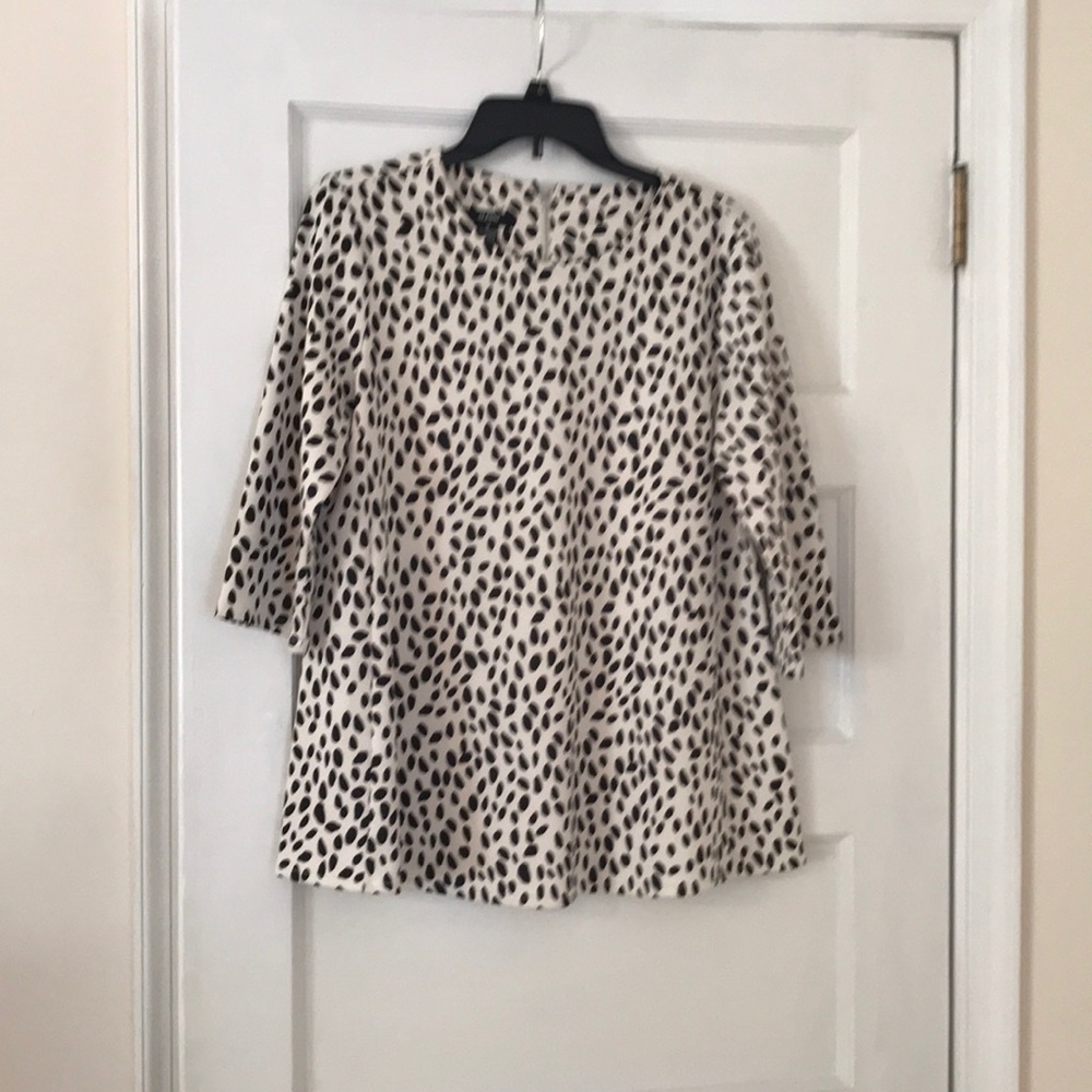 Alfani A-line top.  Off white and black.